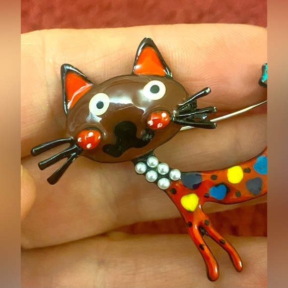 🌺Colorful Cat Brooch with Bow 🌺 - Picture 3 of 4